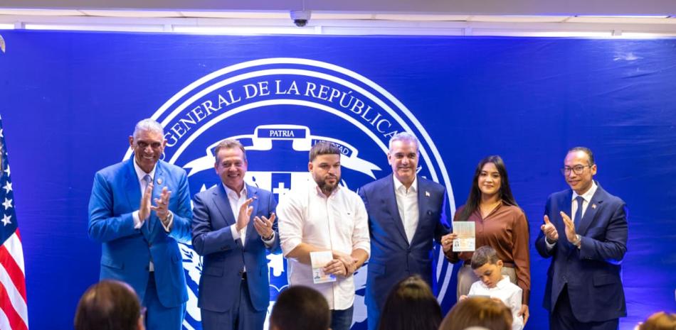 Editorial: Seguridad y protección para la diáspora en el nuevo pasaporte electrónico