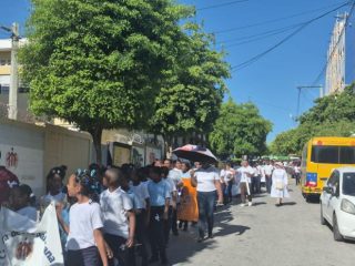 Escuelas salesianas de Barahona marchan por la paz