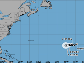 Fay renace como depresión tropical ante el ojo del huracán