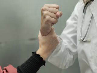 OPS advierte violencia contra el personal de salud sigue siendo un desafío