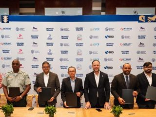 Renuevan acuerdo para capacitar a mil nuevos repartidores en motocicletas