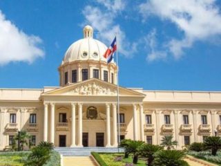 Abinader dialoga con defensa y canciller sobre crisis en Haití