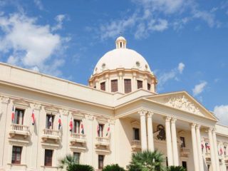 Abinader firma decreto con nuevos nombramientos consulares