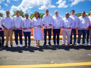 Abinader inaugura puente sobre el río La Leonora