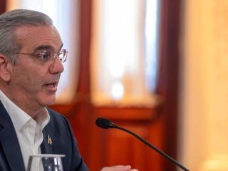 Abinader reconoce que no han explicado bien sobre la tarifa eléctrica