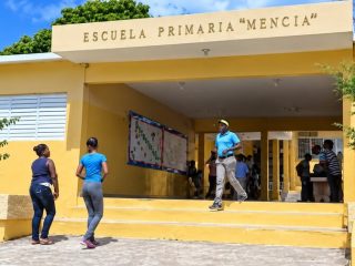 Arrestan tipo que amenazó de muerte a director de escuela