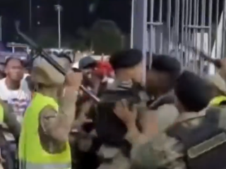 Caos en los alrededores del Estadio Olímpico previo al partido entre RD y Haití