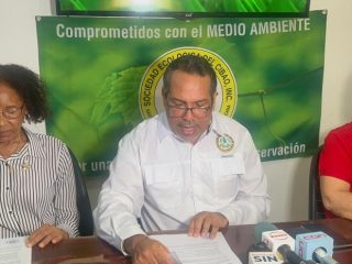 Ecologistas frenan obras en arroyo de Santiago: el debate por los permisos ambientales