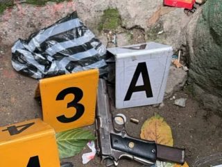 Fallecen dos presuntos delincuentes tras intercambios de disparos en Santo Domingo Este y San Cristóbal