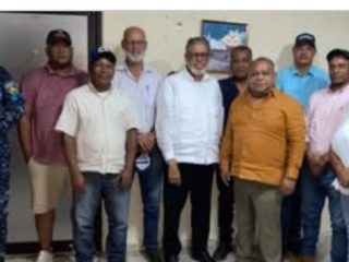 Gobierno acuerda pagar en 15 días deuda con productores y tractoristas agrícolas de San Juan
