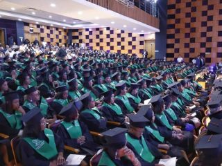 Iglobal celebra graduación y advierte sobre el uso de la IA en educación