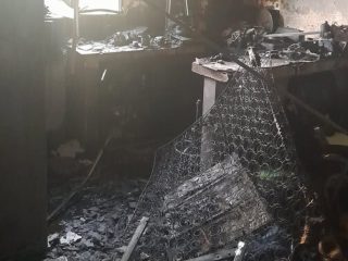 Incendio en la avenida Lope de Vega deja unidad habitacional sin techo