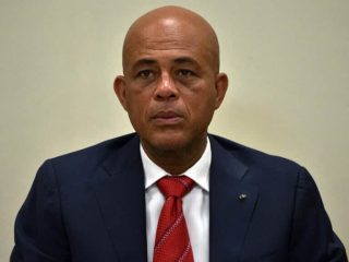 Martelly se postula en Haití pese a sanciones internacionales