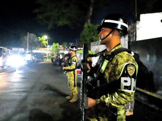 Miles de efectivos salvadoreños llegan a Haití tras ataque a tropas