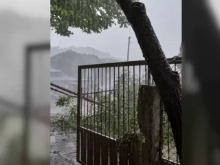Presunto tornado causa daños y temor entre residentes de La Vega