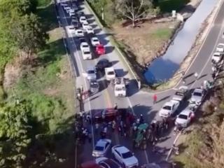 Productores de arroz bloquean la autopista del Nordeste por protestas