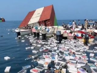 Rescatan un lote de iPhones tras naufragio en el estrecho de Ormuz