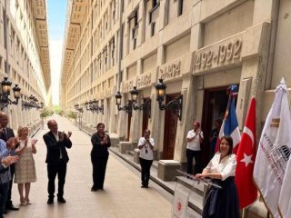 Turquía dona réplica del mapamundi de Piri Reis al Faro a Colón